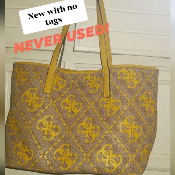 Guess tote - Picture 1 of 2